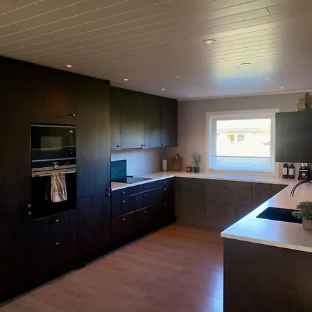 Vakantiehuis Winter Cosiness With Fireplace, Sauna And Hot Tub!