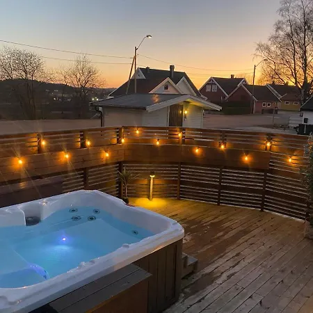 Winter Cosiness With Fireplace, Sauna And Hot Tub! * Tønsberg